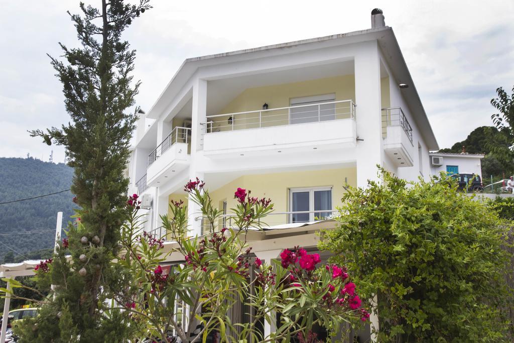 Iridanos Apartments Skiathos Town Exterior photo